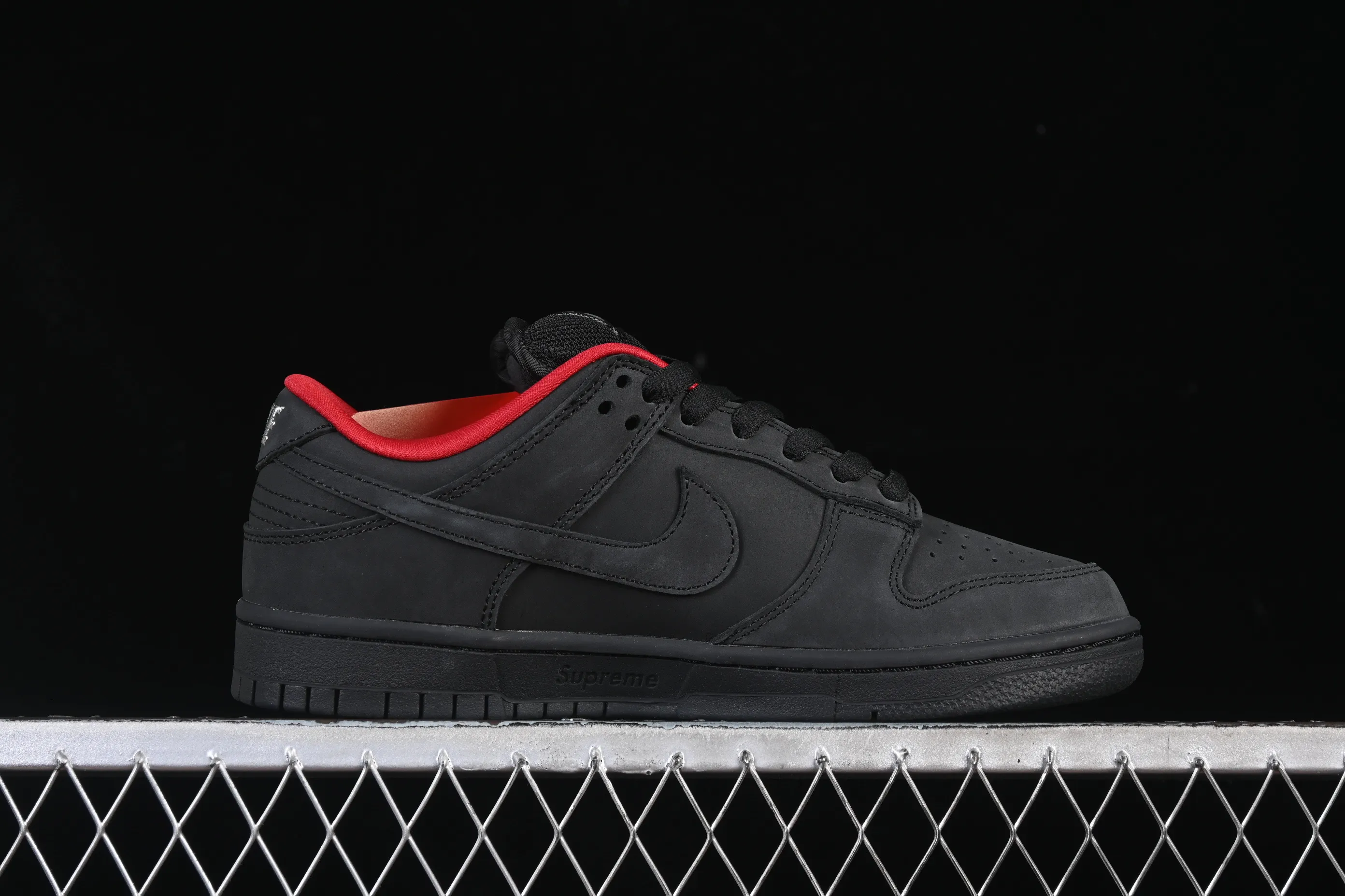 All Categories Nk SB Dunk Series Nk SB Dunk Low Low-top sneakers Supreme x Nike SB Dunk Low "Ocean Fog" Limited Edition Black Warrior Low-top casual sneakers HQ8487-001